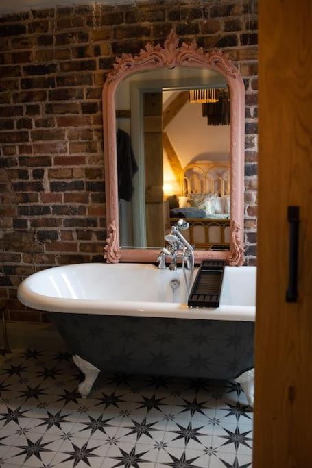 Apartamento The Cart House - Beautiful Contemporary Barn - Hot Tub Bridgnorth Exterior foto