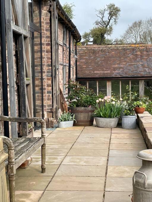 Apartamento The Cart House - Beautiful Contemporary Barn - Hot Tub Bridgnorth Exterior foto